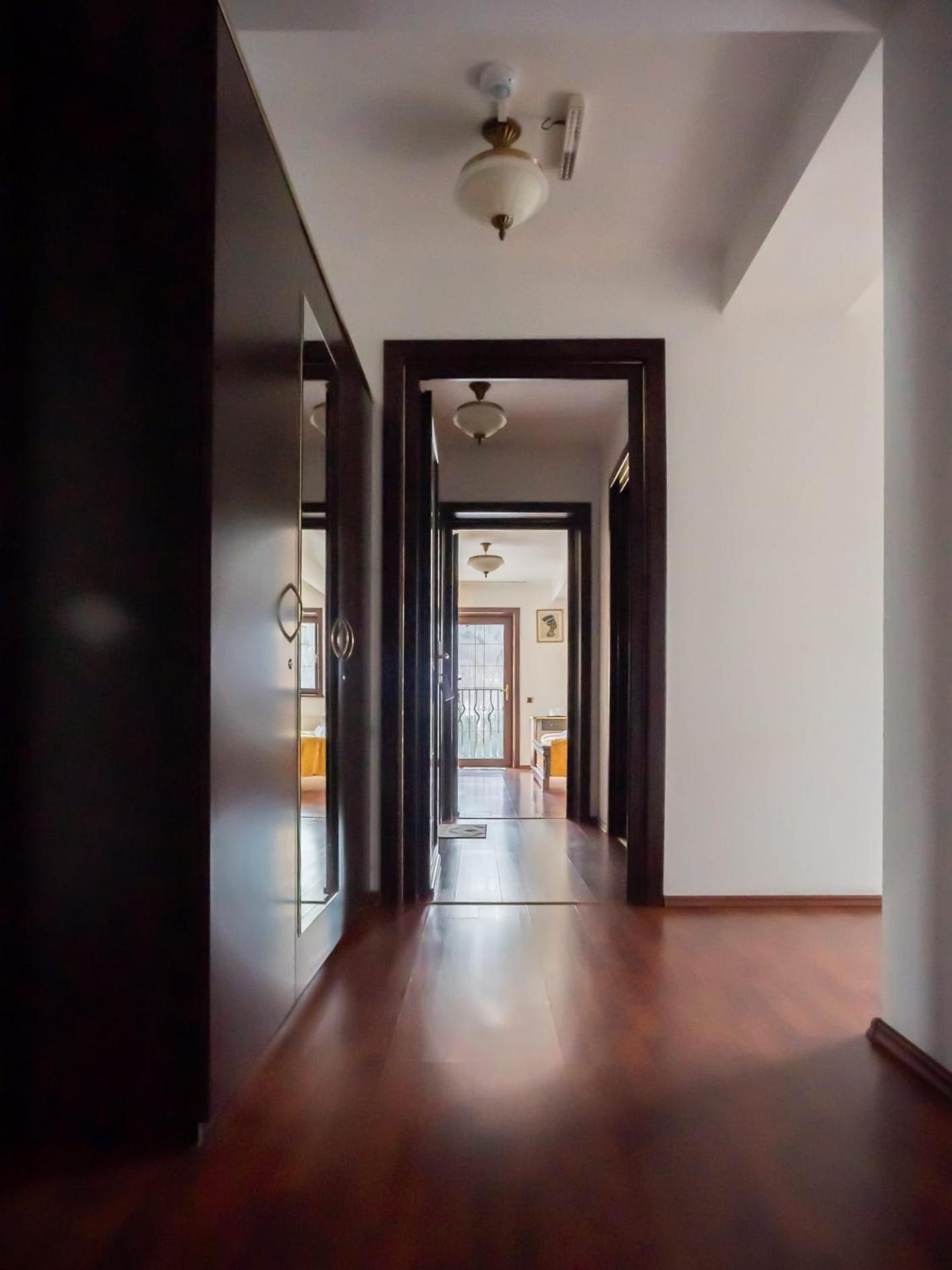Gazde/Camere de închiriat Pensiunea Tv Condor